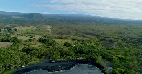 4k backward tracking aerial view of Punaluʻu Beach,Big Island,Hawaii,usa Video stock 120800934