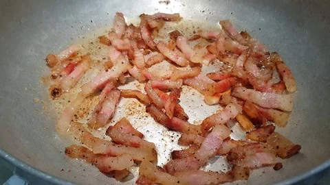 4k Bacon Frying and Wine for Italian Amatriciana Sauce Stock Footage 89727240