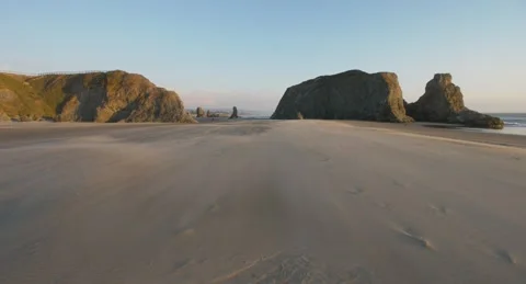 4K Bandon Beach Sea Stack Rock Formations Oregon Coastline Intertidal Stock-Footage 334468610