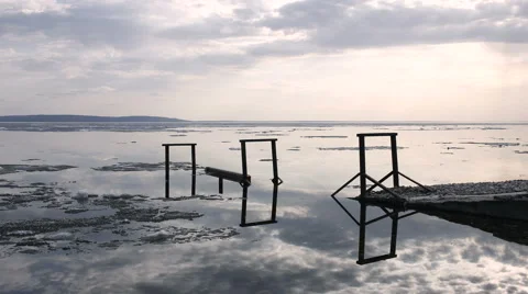 4k Beautiful abstract Time-lapse on the river bank. Spring Vidéo 62493403