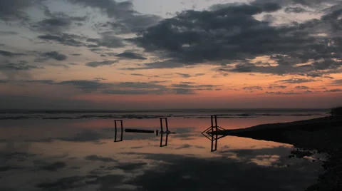 4k Beautiful abstract Time-lapse after sunset on the river bank. Spring Vidéo 62494472