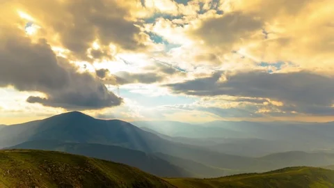 4K. Beautiful mountain  landscape  with clouds. Without birds, timelapsse 库存影片 79085830