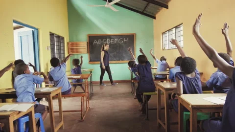 4k behind view of African students / pupils raise hands to answer english langua 動画素材 199626243