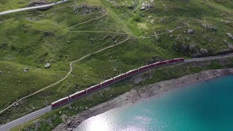 4K Bernina Express Train Lago Bianco Ospizio Bernina Swiss Alps Railway Видео 339267662
