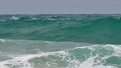 4K Big waves in the sea in the typhoon season at Andaman Sea or Pacific Ocean Stockbeeldmateriaal 79517335