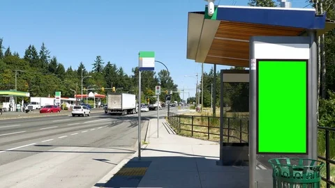 4K Blank Green Bus Stop, Busy Highway Traffic City, Empty Sign Space Billboard Vidéo 71354594