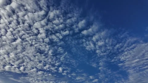 4K Blue Sky with Dramatic Cloudscape — Beautiful Atmospheric Sky Background Stock Footage 318390958