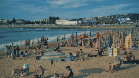4k blured view of summer baech at Atlantic coast, Cantabrian sea, a lot of 動画素材 93285280