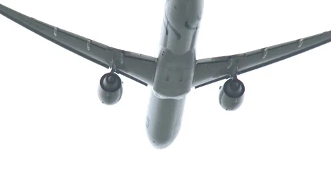 4K Boeing 777 in flight Stock Footage 32927477