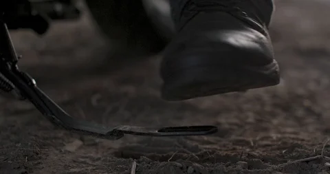 4k Boot Motorcycle Kickstand Vídeo Stock 104971922