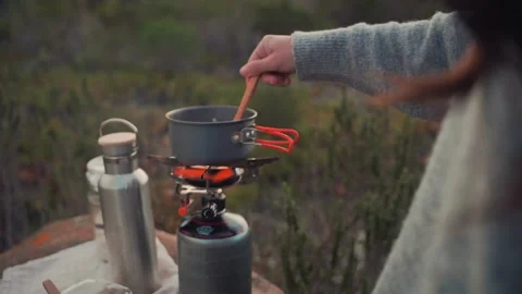 4k Breakfast campsite while camping Stockbeeldmateriaal 145070478