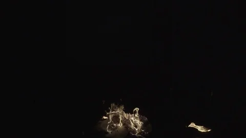 4K burning cotton / real time / big flame/night,VFX Fire Element burning cotton 動画素材 71536648