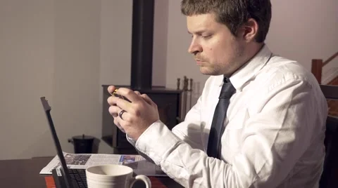 4k Business Man Using Phone 库存影片 40298405