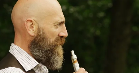 4k, businessman smoking an electronic pipe while on his smoking break. Stock Footage