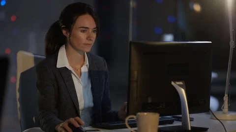 4K Businesswoman working late in the office, using credit card to shop online Stock Footage