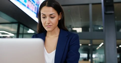 4K Businesswoman working in office with screen displaying business &amp; news report Stock Footage 118714891