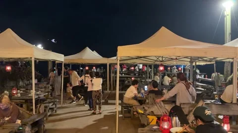 4K Busy Crowd Dining at Seaside Restaurant in Boao Hainan 库存影片 332039112