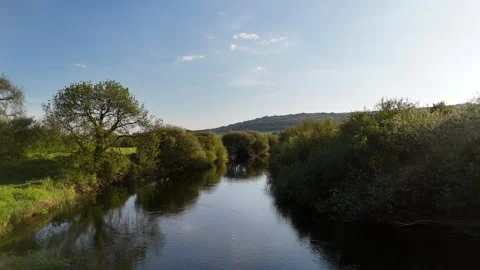 4K Calm River Through Green Countryside Stockbeeldmateriaal 333931981