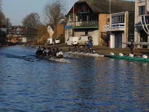 4K cambridge rowing team 스톡 동영상 71116108