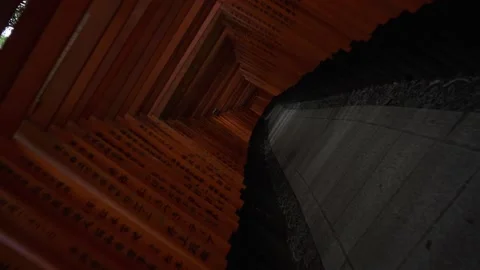 4K Camera Twist Roll of Torii Gates at Fushimi Inari Shrine — Orange Poles in Ky 스톡 동영상 150829715