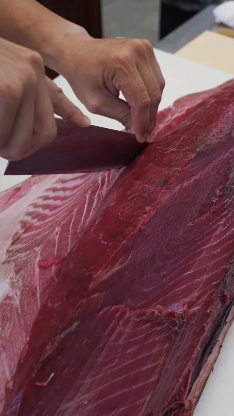 4K chef knife cutting through whole bluefin tuna in restaurant - vertical video Stock Footage 315122666