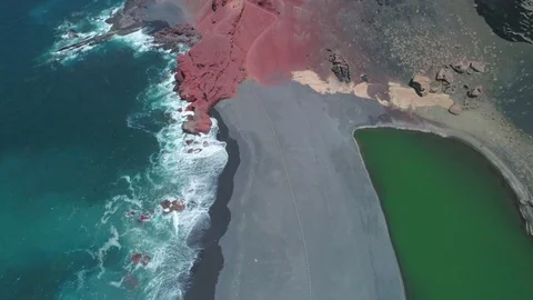 4K Cinematic Aerial Drone Push In of El Lago Verde, Lanzarote 库存影片 75538245