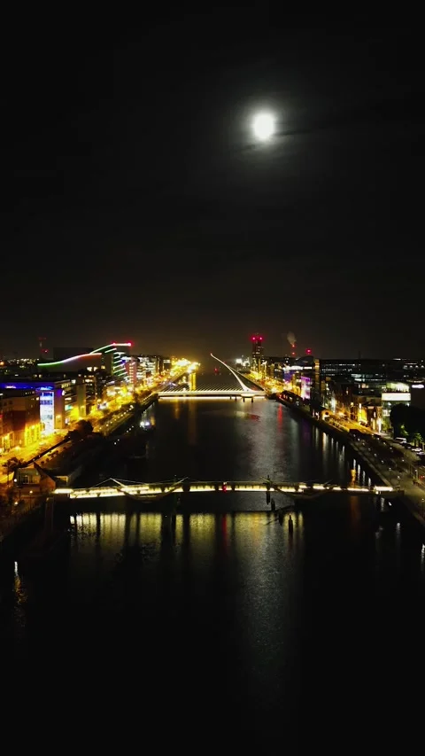 4K cinematic night time-lapse of Samuel Beckett Bridge in Dublin, capturing Stock Footage 323808182