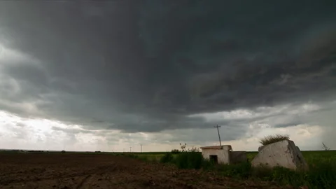 4K Cinematic Supercell Storm Developing Timelapse - Long-duration, Prores Stockbeeldmateriaal 317962769