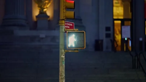 4K City traffic light countdown at night Видео 265272267