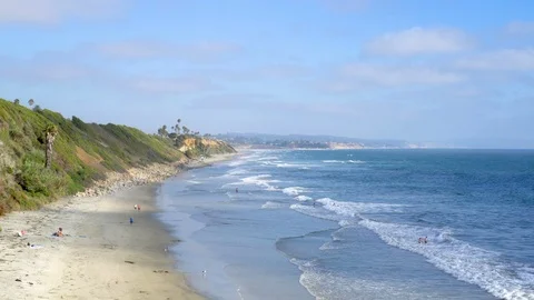 4K cliff side view of Encinitas Swami's beach in Southern California. Video stock 86140830