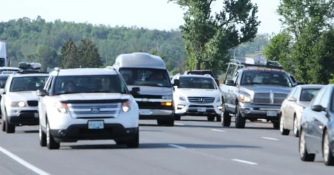 4K clip of heavy congested traffic on a busy highway Stock-Footage 78171617