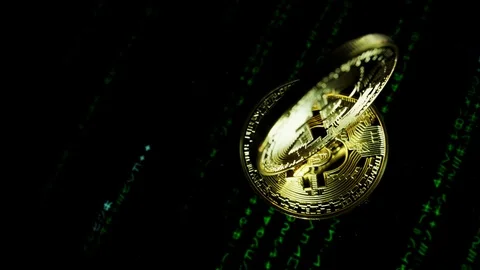 4k Close-up of Bitcoin on Code Background, Cryptocurrency Stockbeeldmateriaal 86048931