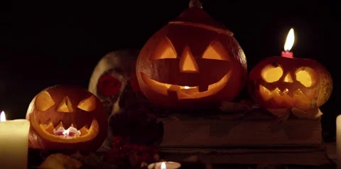 4K Close Up Carved Orange Pumpkin Jack o Lantern Internal Orange Glow Vídeos de archivo 339268261