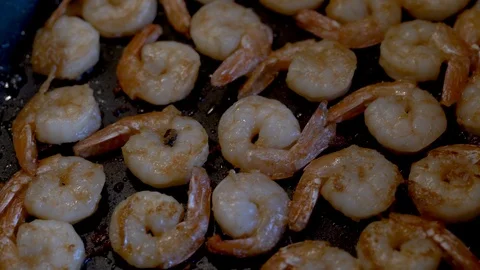 4k close up of delicious shrimp in a pan Stock Footage