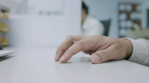 4K Close up of male hand tapping fingers on office desk ,thinking or waiting Stock Footage 337176093