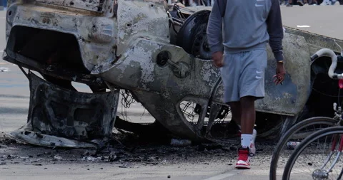 4K CLOSE UP OF MAN HOPPING OVER VANDALIZED CAR IN STREET Video stock 131458169