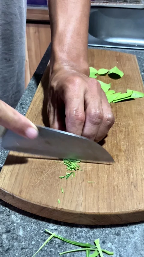 4K Close Up Of A Man's Hand Slicing Citrus Leaf On The Wooden Board With Kniife Stockbeeldmateriaal 337223834
