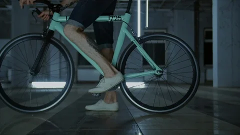 4k Close up shot of the cyclist starting the drive Stock-Footage 102408753
