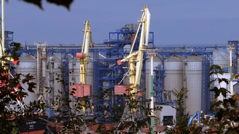 4K Close up shot from the top of the cargo port with lifting devices 스톡 동영상 100352571