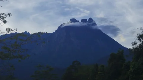 4K Close up Timelapse of Mount Kinabalu with dramatic cloud movement. Video stock 201276466