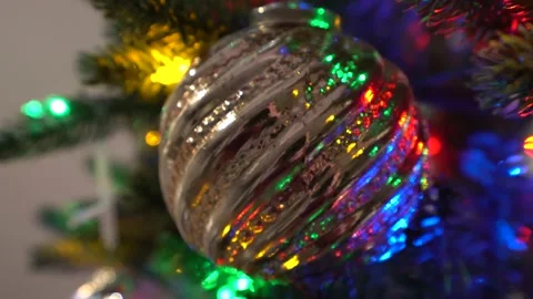 4k Close ups of Christmas Tree Ornaments Vidéo 145701534