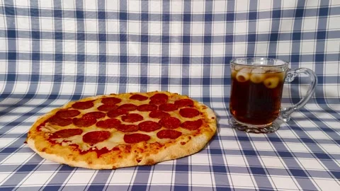 4K close up view of cola beverage drink in glass cup with fresh crispy chee.. Video stock 318251266