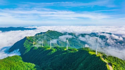 4K Cloud Covered Mountains with Wind Turbines Aer Stockbeeldmateriaal 336552565