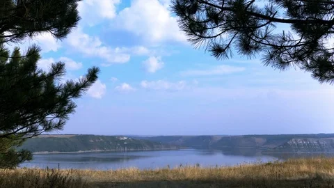  4k. Clouds, lake and trees . Time lapse  without birds.  库存影片 70428672