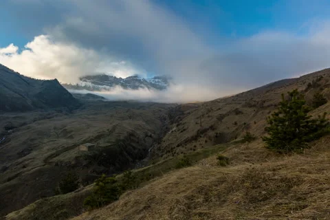 4k.  Clouds over the mountains. Video stock 50749568