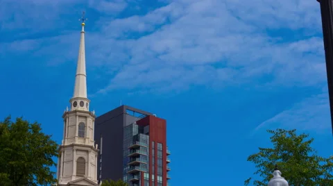 4K Clouds with Steeple in Boston - Timelapse Vidéo 43221175