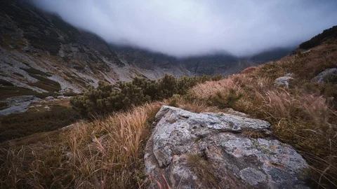 4K Cloudy Mountain Time Lapse 動画素材 106495786