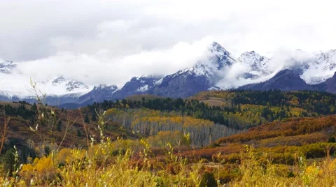 4K Colorado Mountains In Fall Stockbeeldmateriaal 60604160