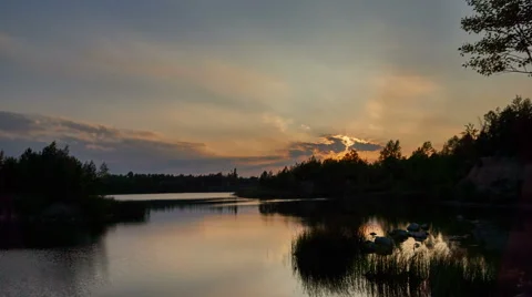 4K. Colored sun sets on the horizon. Time-lapse. 스톡 동영상 61091266
