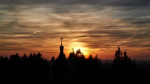 4K. Colored sun sets on the horizon. Time-lapse. 스톡 동영상 61091312